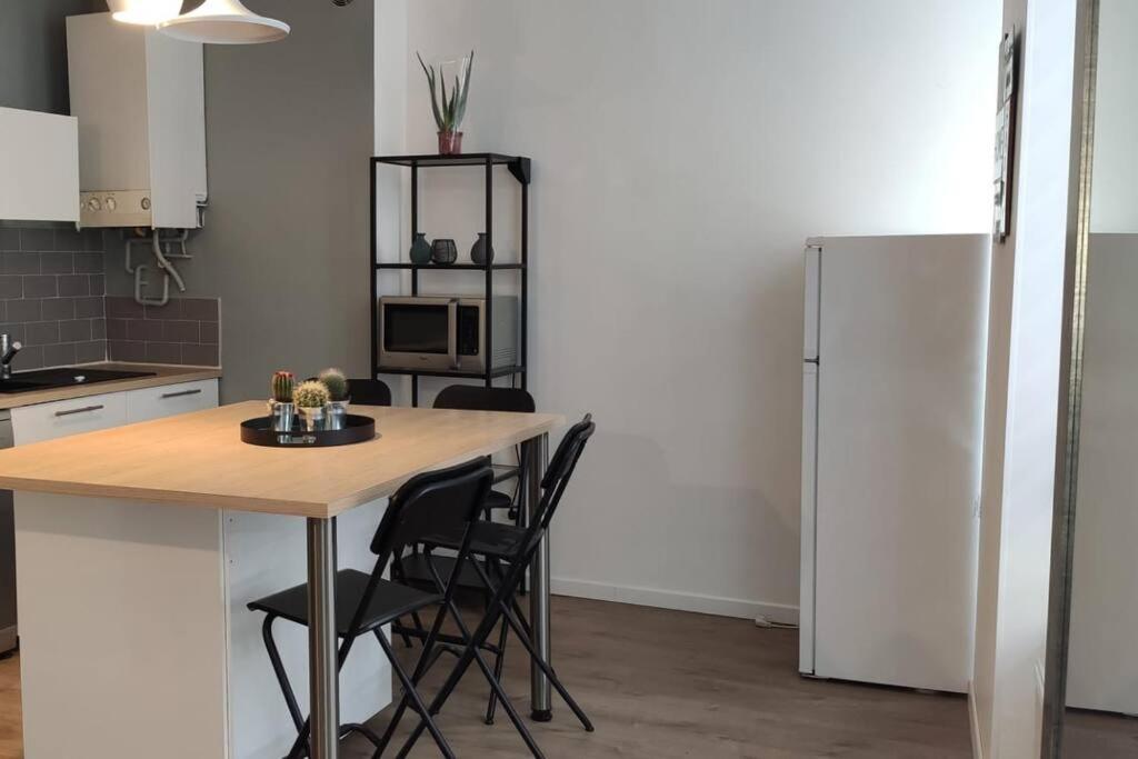 サン・テティエンヌLogement 5 Personnes Proche Cv Et Parking Priveアパートメント エクステリア 写真