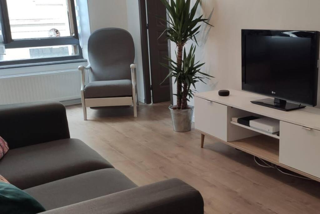 サン・テティエンヌLogement 5 Personnes Proche Cv Et Parking Priveアパートメント エクステリア 写真